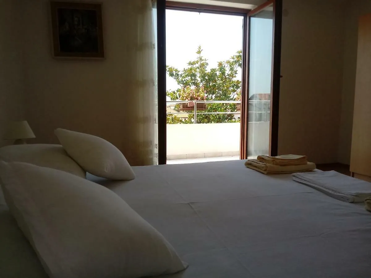 Apartments Mira Zadar 0*,